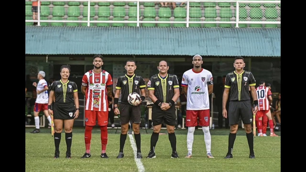ADEM ARAÚJO PRESIDENTE DA FFAC E FUNDADOR DO SANTINHA CAPIVARA ENTREGA O TROFÉU AO CAMPEÃO DA BEZONA QUE SUBIU PARA PRIMEIRONA 2O26