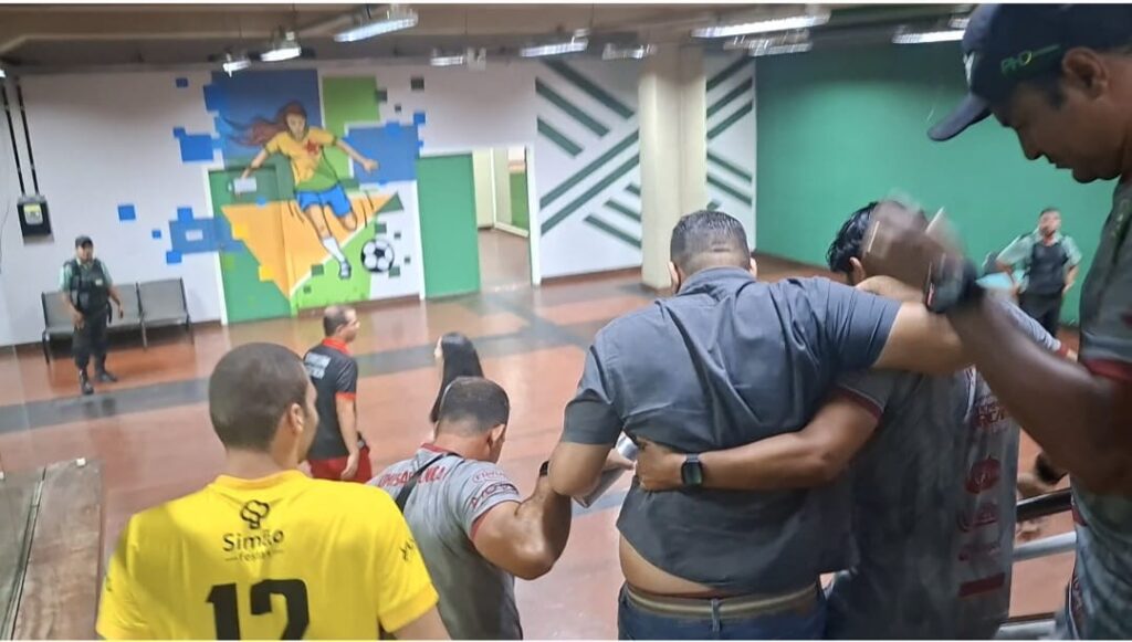 Atacante Adriano da Vila Caquetá abriu o placar para o Andirá e o meia Camaronês Julius empata para o Santinha nos acréscimos